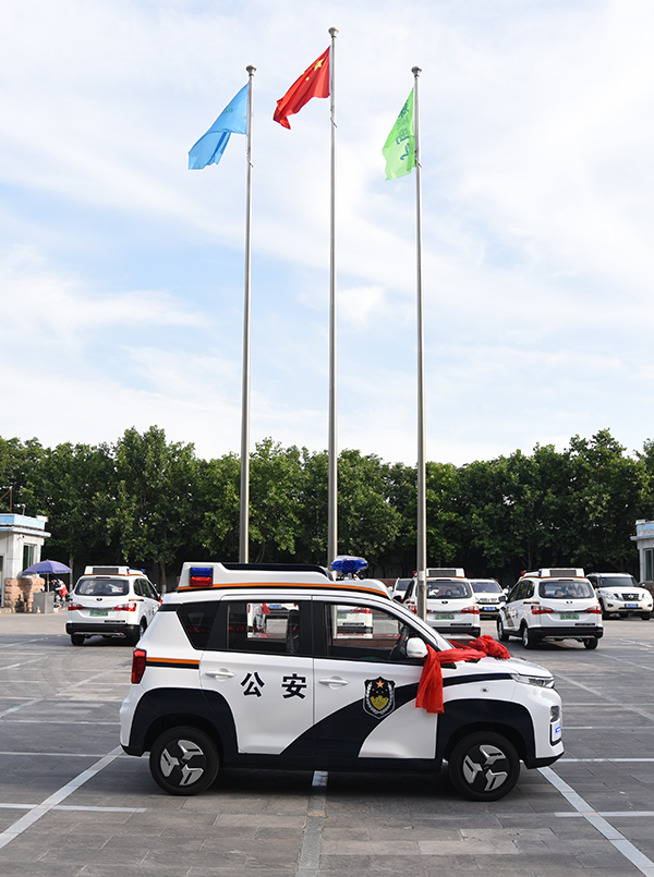 森源鴻馬“藍(lán)精靈”電動(dòng)巡邏車發(fā)往河南駐馬店(圖5) 森源鴻馬“藍(lán)精靈”電動(dòng)巡邏車發(fā)往河南駐馬店(圖5)