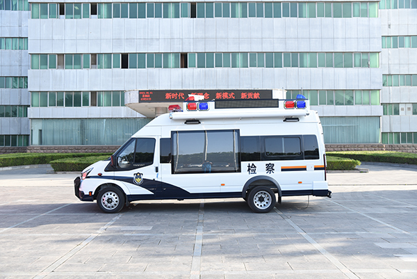 森源鴻馬檢察直通車亮相開啟“走街串巷”普法模式(圖2) 森源鴻馬檢察直通車亮相開啟“走街串巷”普法模式(圖2)