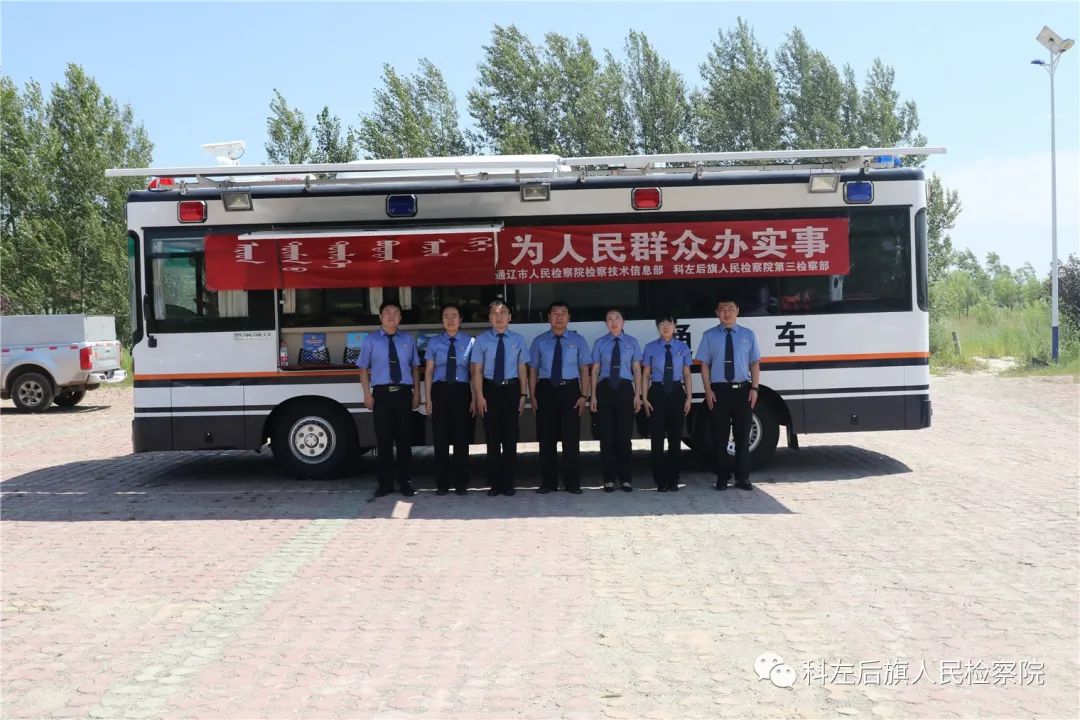 森源鴻馬檢察直通車亮相開啟“走街串巷”普法模式(圖3) 森源鴻馬檢察直通車亮相開啟“走街串巷”普法模式(圖3)