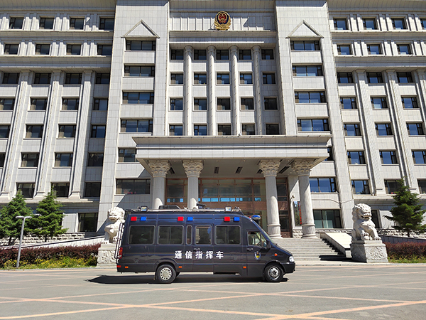 吉林長嶺縣公安通信指揮車上崗(圖1) 吉林長嶺縣公安通信指揮車上崗(圖1)