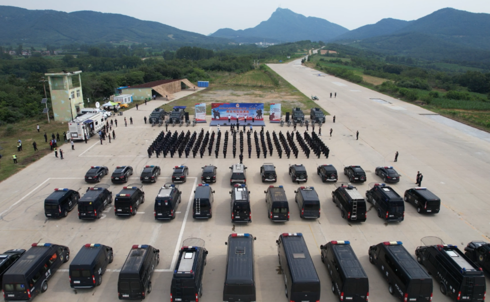 森源鴻馬通信指揮車圓滿完成2023年河南公安巡特警南部協(xié)作區(qū)跨區(qū)域拉動(dòng)演練(圖2) 森源鴻馬通信指揮車圓滿完成2023年河南公安巡特警南部協(xié)作區(qū)跨區(qū)域拉動(dòng)演練(圖2)