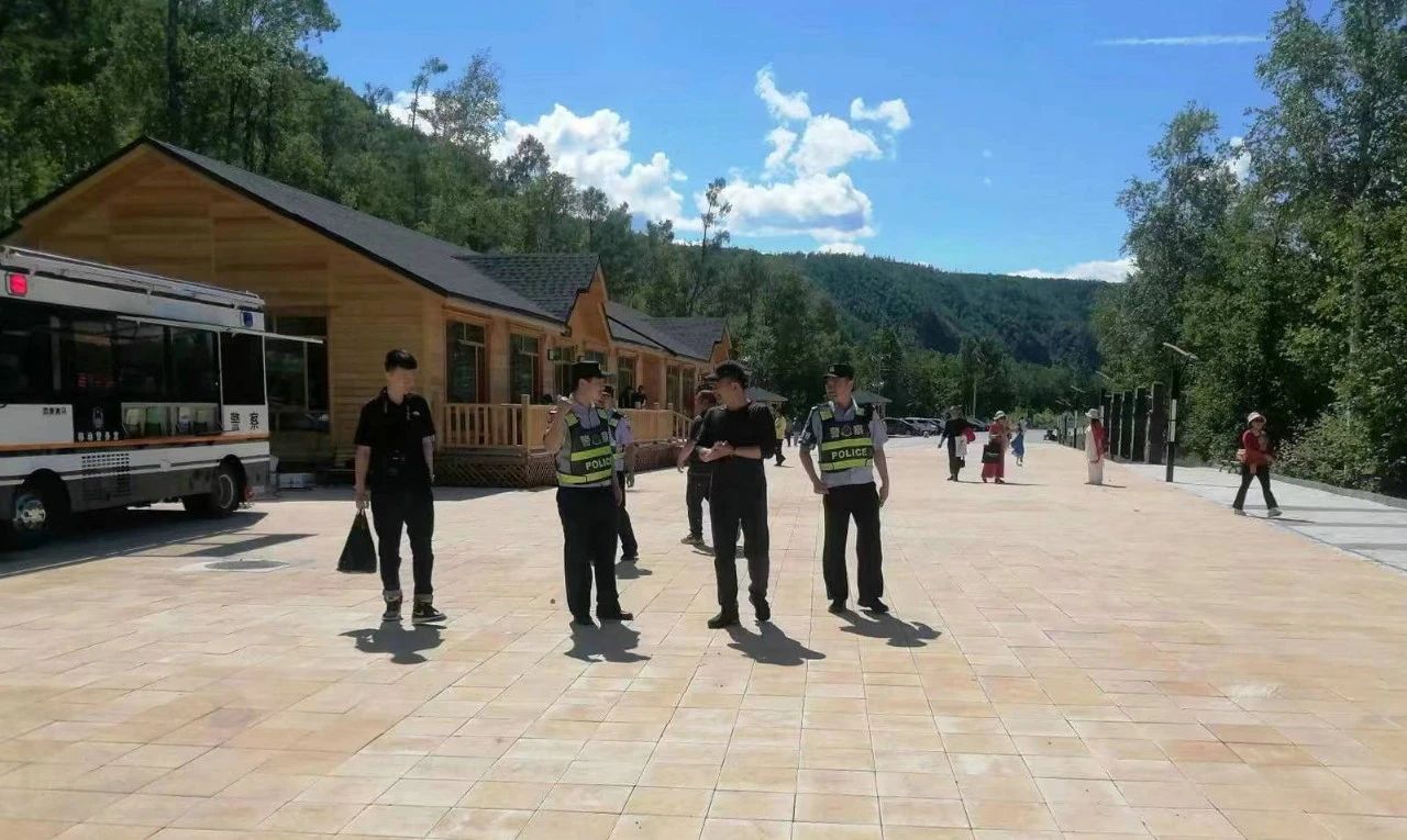 “兩節(jié)”慰問(wèn)送祝福 濃濃關(guān)愛(ài)暖警心(圖1) “兩節(jié)”慰問(wèn)送祝福 濃濃關(guān)愛(ài)暖警心(圖1)