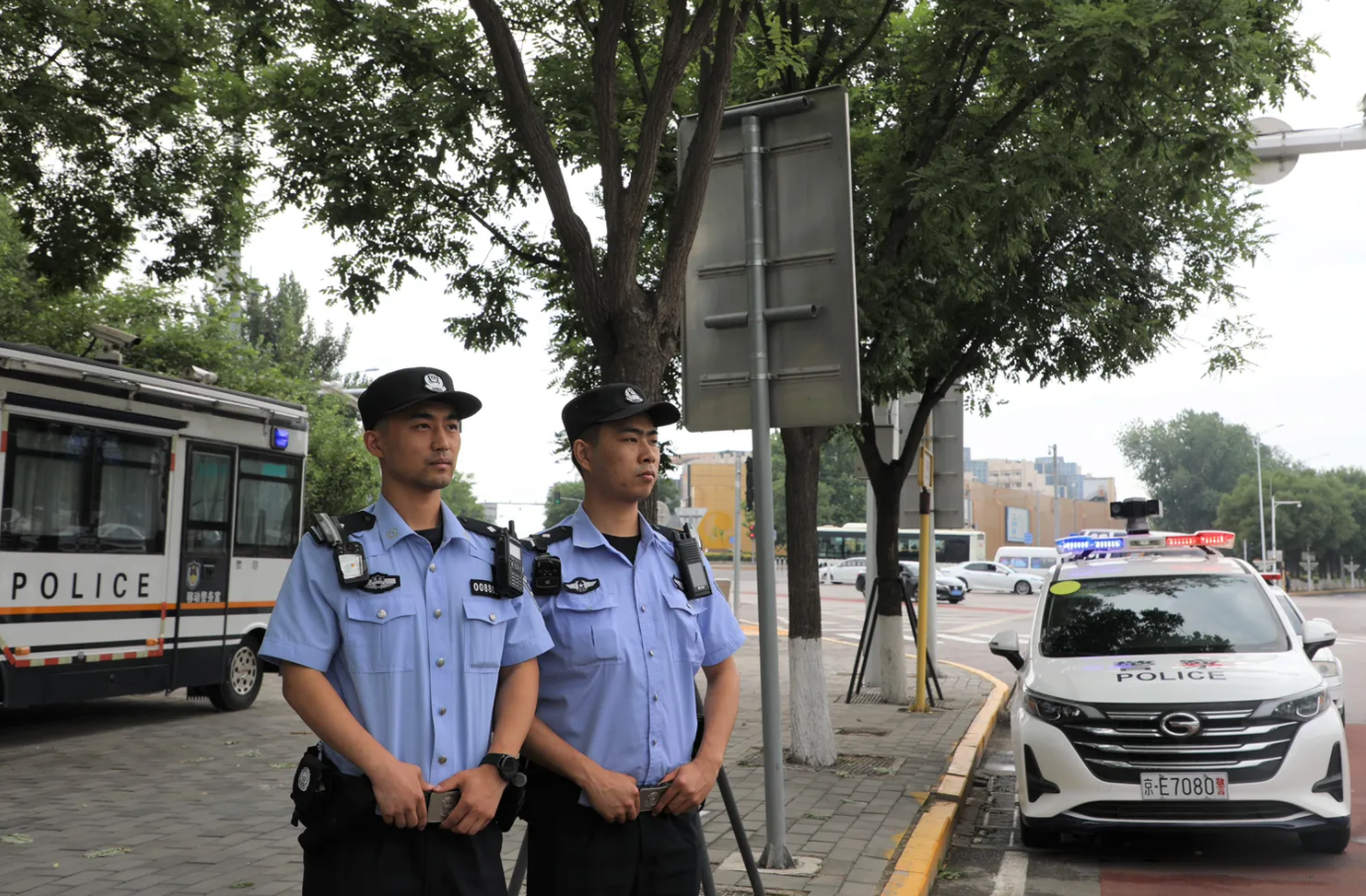 移動警務(wù)室助力夏季治安打擊整治行動(圖2)