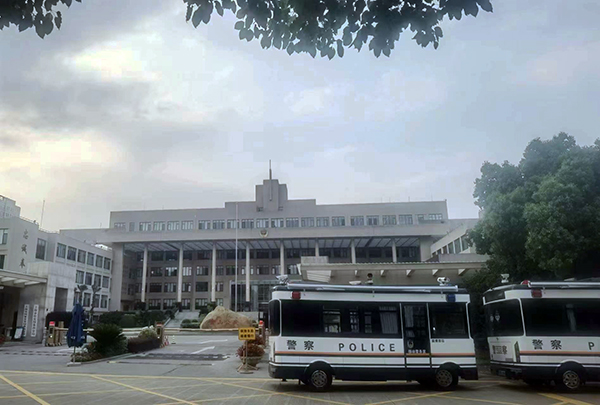 上海6臺智慧警務(wù)便民服務(wù)工作站正式“入警”(圖1)