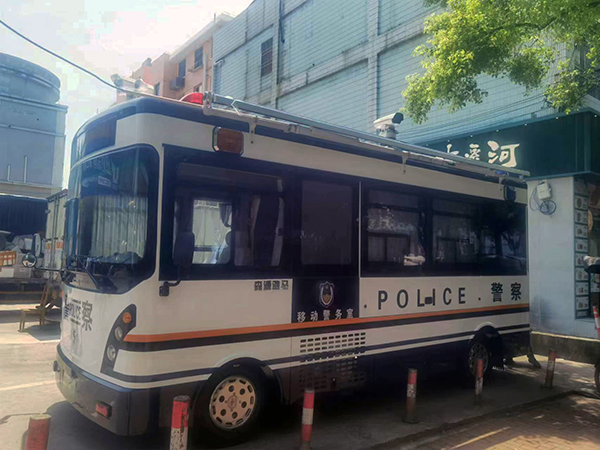上海6臺智慧警務(wù)便民服務(wù)工作站正式“入警”(圖6)