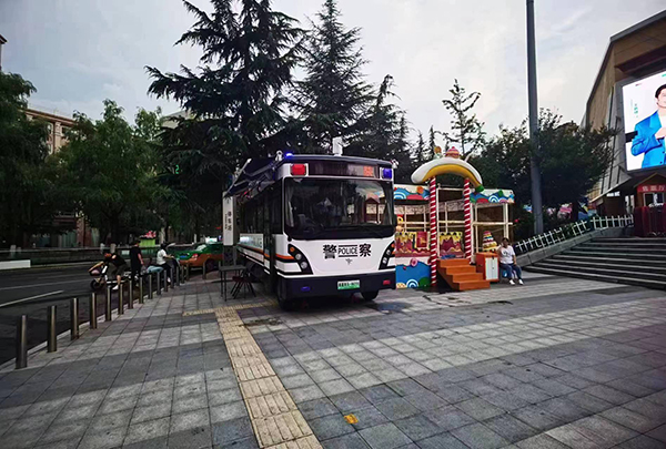 陜西智慧警務(wù)便民工作站上崗||打造看得見的安全感(圖2) 陜西智慧警務(wù)便民工作站上崗||打造看得見的安全感(圖2)