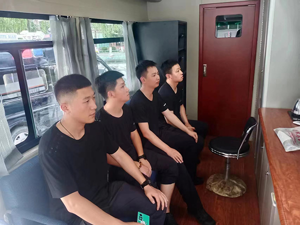 陜西智慧警務(wù)便民工作站上崗||打造看得見的安全感(圖4) 陜西智慧警務(wù)便民工作站上崗||打造看得見的安全感(圖4)