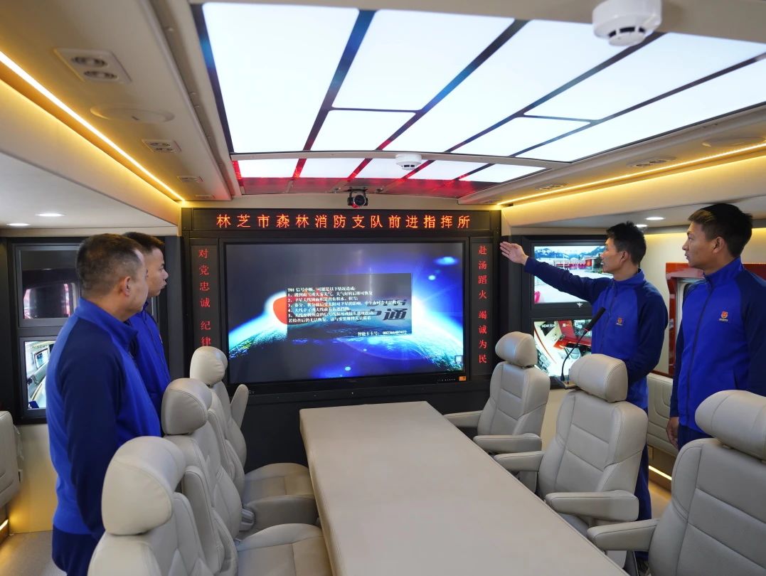 西藏總隊(duì)林芝支隊(duì)嚴(yán)密組織通信指揮車(chē)操作與使用訓(xùn)練(圖3) 西藏總隊(duì)林芝支隊(duì)嚴(yán)密組織通信指揮車(chē)操作與使用訓(xùn)練(圖3)