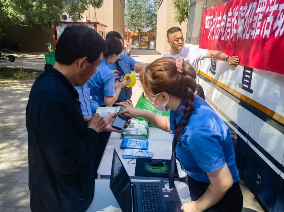 檢察直通車助力反詐宣傳進社區(qū) 筑牢全民安全防線(圖1)