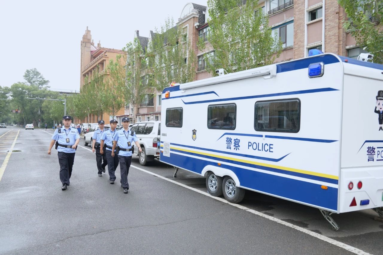 伊美公安移動警務(wù)室“上線” 科技賦能服務(wù)群眾零距離(圖1) 伊美公安移動警務(wù)室“上線” 科技賦能服務(wù)群眾零距離(圖1)