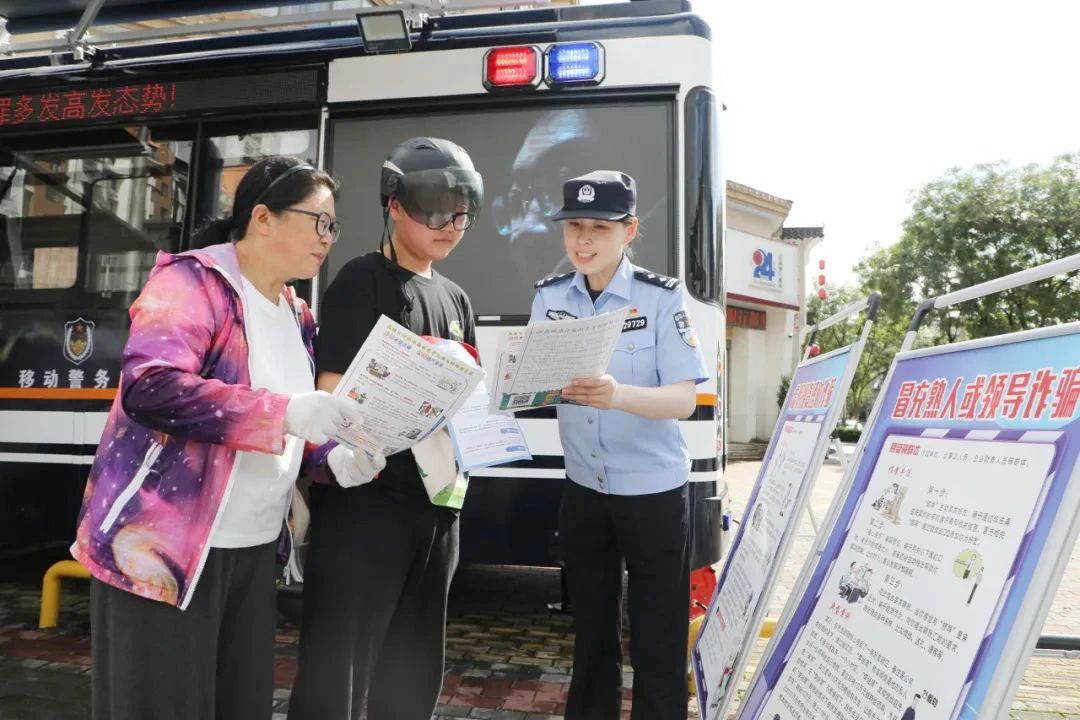江蘇泰州姜堰啟用“移動(dòng)警務(wù)方艙” 提升警方服務(wù)效能(圖3) 江蘇泰州姜堰啟用“移動(dòng)警務(wù)方艙” 提升警方服務(wù)效能(圖3)