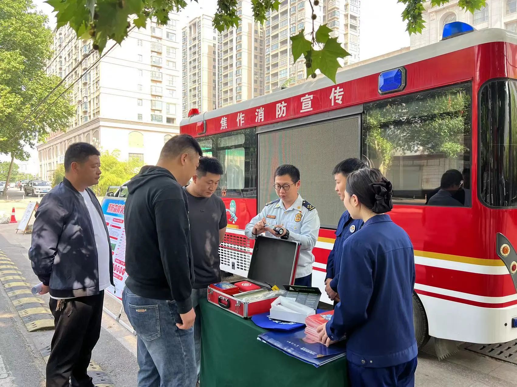 贊！消防宣傳車，傳授防火知識(shí)更便民(圖1)