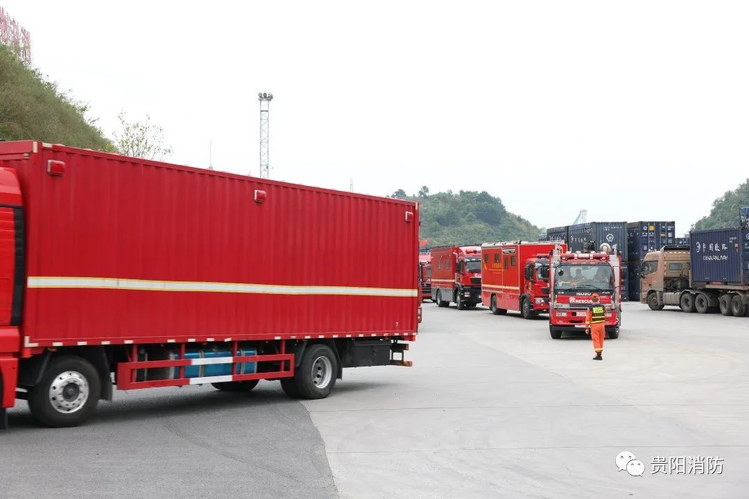 森源鴻馬5G模塊方艙亮相貴州總隊跨區(qū)域地震救援實戰(zhàn)拉動戰(zhàn)勤保障演練(圖4) 森源鴻馬5G模塊方艙亮相貴州總隊跨區(qū)域地震救援實戰(zhàn)拉動戰(zhàn)勤保障演練(圖4)