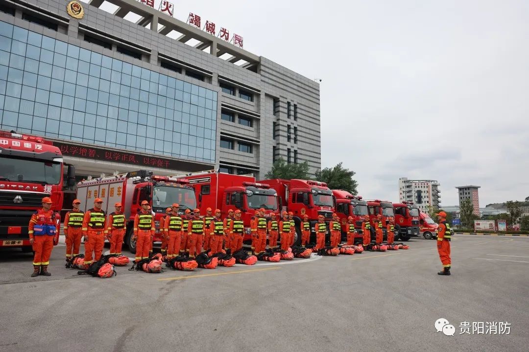 森源鴻馬5G模塊方艙亮相貴州總隊跨區(qū)域地震救援實戰(zhàn)拉動戰(zhàn)勤保障演練(圖1) 森源鴻馬5G模塊方艙亮相貴州總隊跨區(qū)域地震救援實戰(zhàn)拉動戰(zhàn)勤保障演練(圖1)