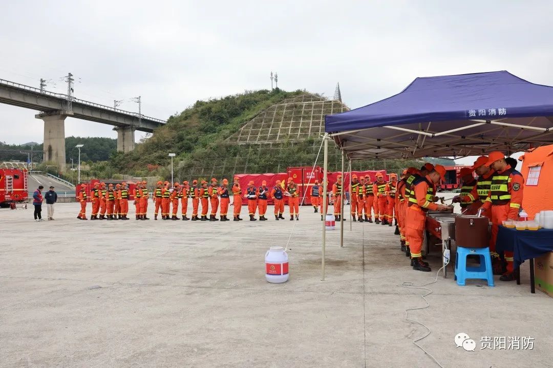 森源鴻馬5G模塊方艙亮相貴州總隊跨區(qū)域地震救援實戰(zhàn)拉動戰(zhàn)勤保障演練(圖6) 森源鴻馬5G模塊方艙亮相貴州總隊跨區(qū)域地震救援實戰(zhàn)拉動戰(zhàn)勤保障演練(圖6)