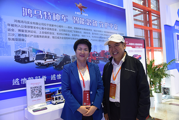在鄭州 為鄭州//森源鴻馬亮相鄭州市首屆“鄭州企業(yè)家日”系列活動(dòng)(圖9) 在鄭州 為鄭州//森源鴻馬亮相鄭州市首屆“鄭州企業(yè)家日”系列活動(dòng)(圖9)