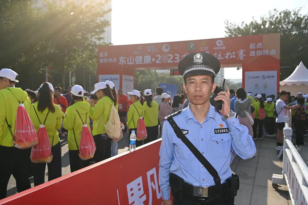 森源鴻馬公安指揮車助力2023梅州馬拉松賽(圖3) 森源鴻馬公安指揮車助力2023梅州馬拉松賽(圖3)
