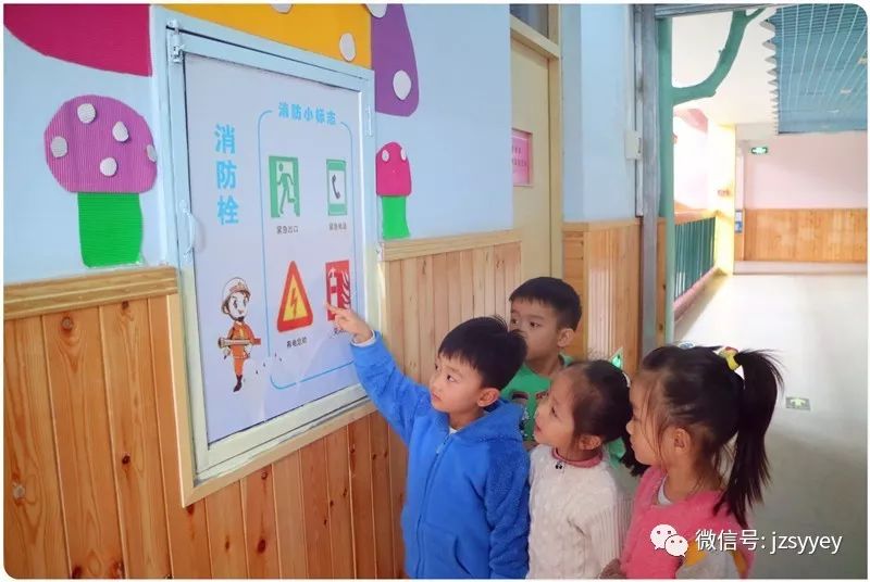“從小學(xué)消防”——焦作市消防宣傳車進校園(圖2)