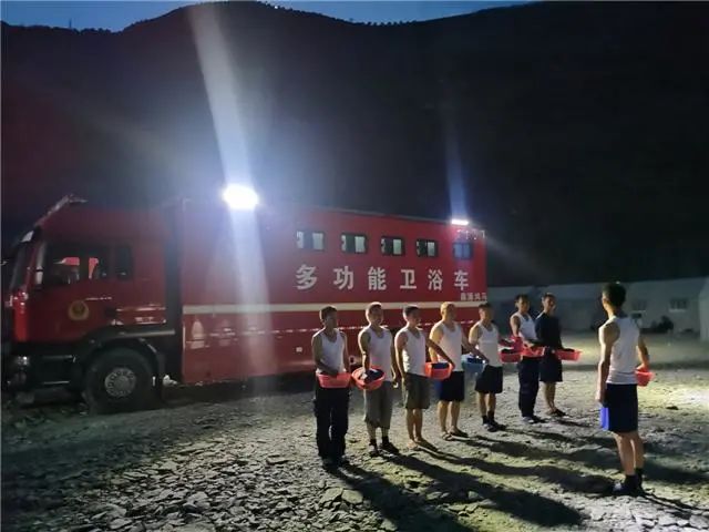 為消防戰(zhàn)勤添力量||森源鴻馬多功能淋浴車(圖8) 為消防戰(zhàn)勤添力量||森源鴻馬多功能淋浴車(圖8)