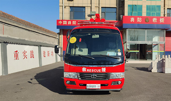 “新兵入伍”—河北邢臺通信指揮消防車列裝(圖1)
