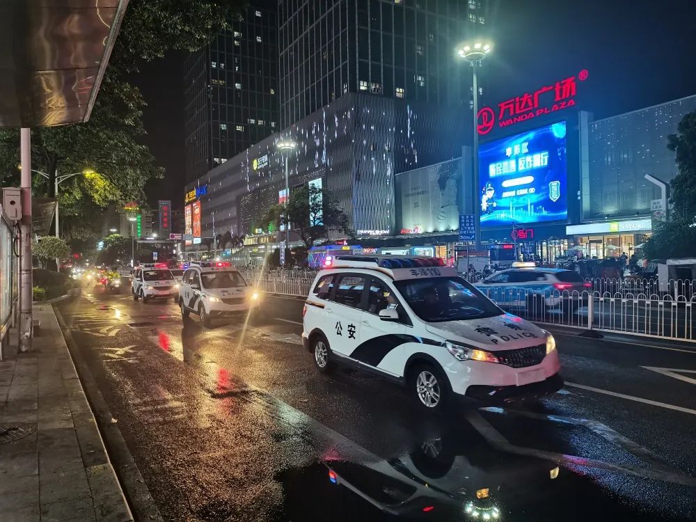 巡邏防控護(hù)平安 森源鴻馬電動(dòng)巡邏車(chē)“平安守護(hù)”進(jìn)行時(shí)……(圖1) 巡邏防控護(hù)平安 森源鴻馬電動(dòng)巡邏車(chē)“平安守護(hù)”進(jìn)行時(shí)……(圖1)