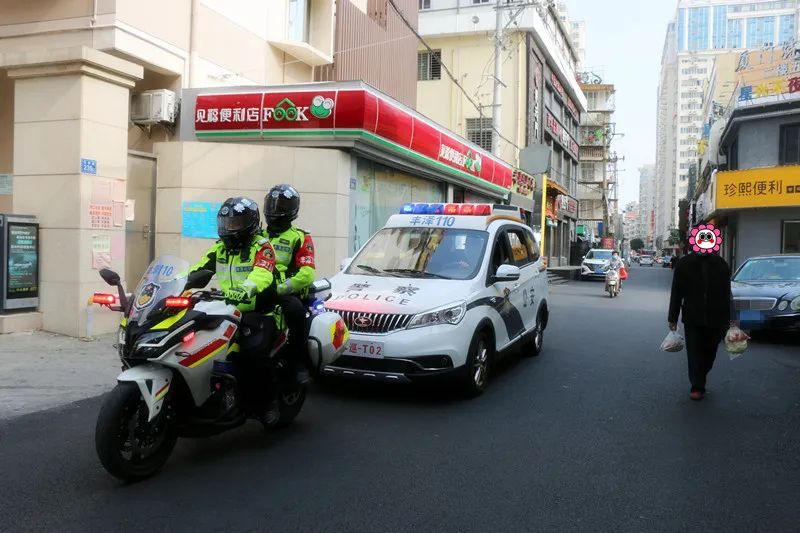 巡邏防控護(hù)平安 森源鴻馬電動(dòng)巡邏車(chē)“平安守護(hù)”進(jìn)行時(shí)……(圖2) 巡邏防控護(hù)平安 森源鴻馬電動(dòng)巡邏車(chē)“平安守護(hù)”進(jìn)行時(shí)……(圖2)