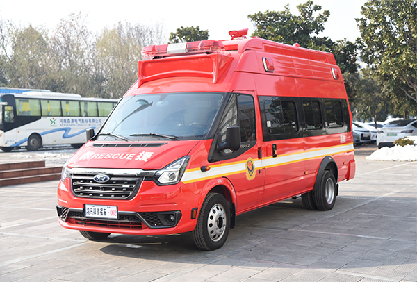 森源鴻馬通信指揮車(chē)發(fā)往江蘇||可快速構(gòu)建臨時(shí)的應(yīng)急指揮中心(圖2) 森源鴻馬通信指揮車(chē)發(fā)往江蘇||可快速構(gòu)建臨時(shí)的應(yīng)急指揮中心(圖2)