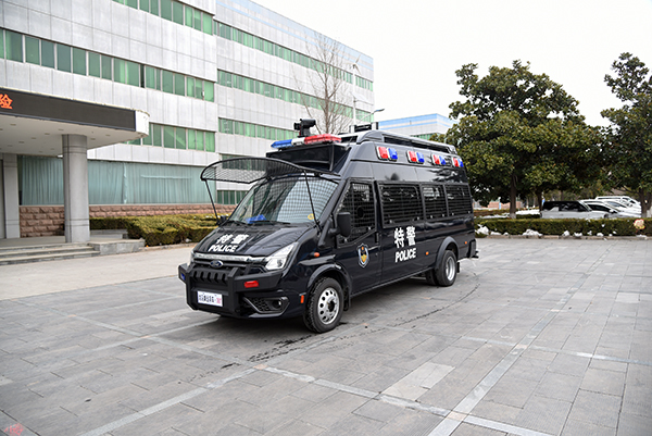 貼近基層 服務(wù)實戰(zhàn)||森源鴻馬防暴運兵車發(fā)往湖南(圖2)