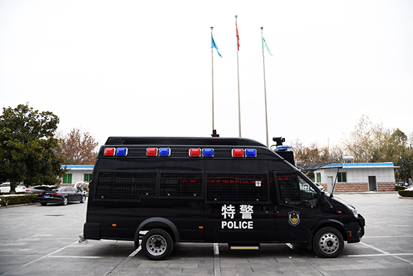 貼近基層 服務(wù)實戰(zhàn)||森源鴻馬防暴運兵車發(fā)往湖南(圖5)