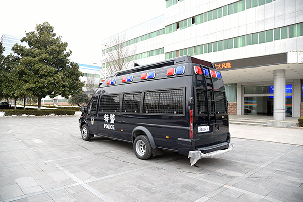 貼近基層 服務(wù)實戰(zhàn)||森源鴻馬防暴運兵車發(fā)往湖南(圖6)