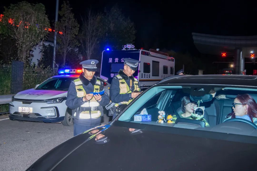 森源鴻馬智慧警務(wù)便民工作站—守望城市的溫暖燈塔(圖9) 森源鴻馬智慧警務(wù)便民工作站—守望城市的溫暖燈塔(圖9)