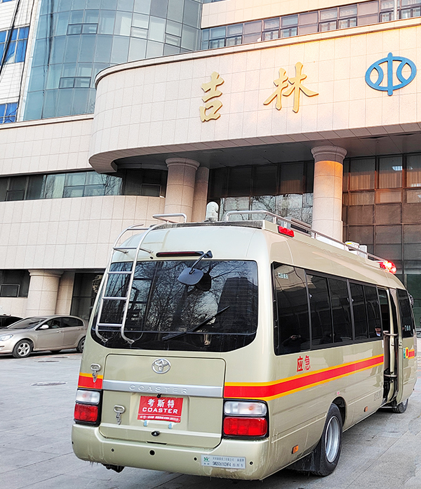 吉林通信指揮車上崗(圖3) 吉林通信指揮車上崗(圖3)