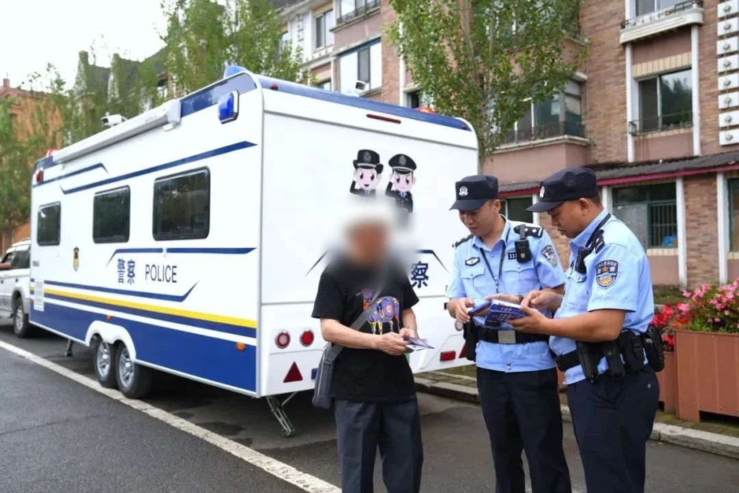 森源鴻馬移動警務(wù)方艙助力伊美公安“警格+網(wǎng)格”奏響基層治理和諧曲(圖2) 森源鴻馬移動警務(wù)方艙助力伊美公安“警格+網(wǎng)格”奏響基層治理和諧曲(圖2)