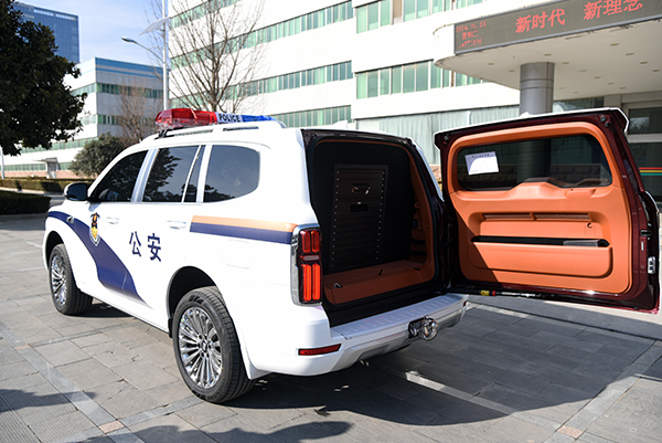 運(yùn)籌帷幄 掌控全局—森源鴻馬通信指揮車發(fā)往四川(圖6) 運(yùn)籌帷幄 掌控全局—森源鴻馬通信指揮車發(fā)往四川(圖6)