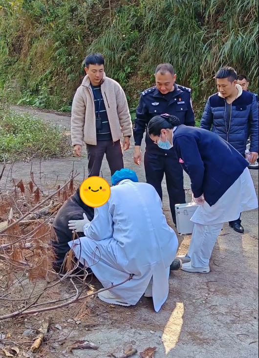 平安“警”色護(hù)新春！移動警務(wù)室暖守護(hù)  為民服務(wù)不止步(圖1)