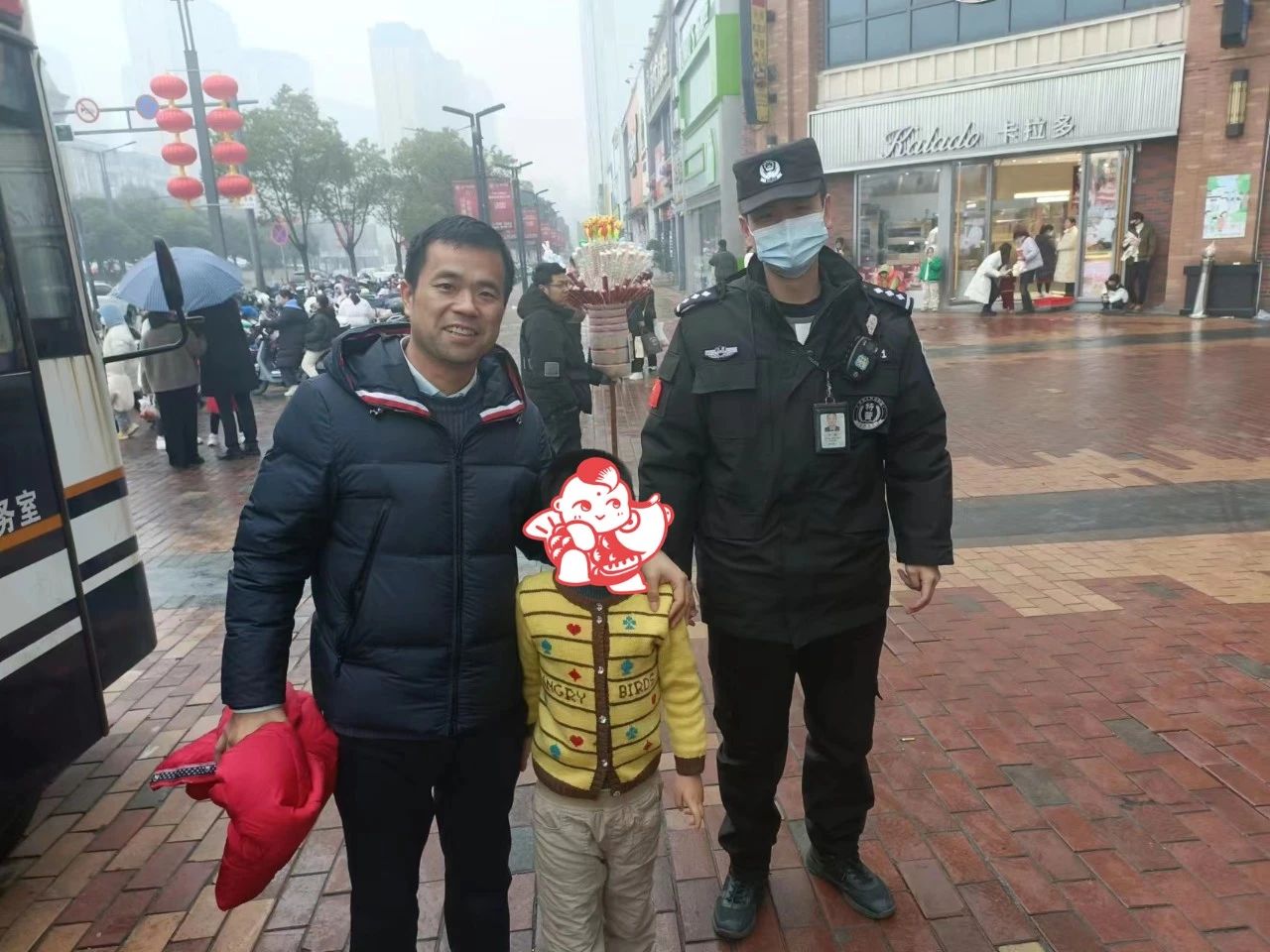 移動(dòng)警務(wù)室護(hù)平安||這個(gè)春節(jié)不太冷，因?yàn)橛心銈冋媾?圖2)