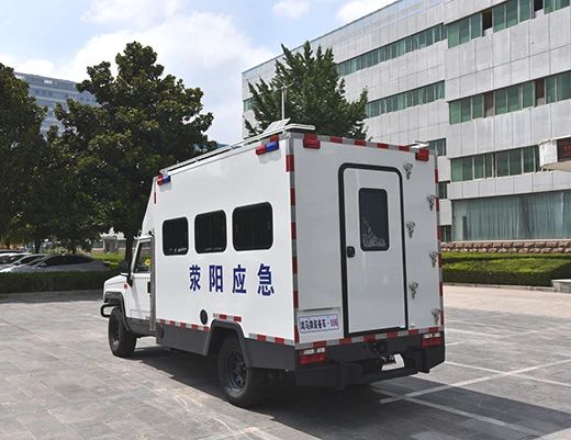 森源鴻馬應(yīng)急救援前突通信保障車(chē)||災(zāi)后第一時(shí)間到達(dá)建立通信保障(圖5) 森源鴻馬應(yīng)急救援前突通信保障車(chē)||災(zāi)后第一時(shí)間到達(dá)建立通信保障(圖5)