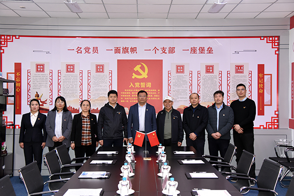 河南省工信廳中小企業(yè)局與森源鴻馬開展黨建共建活動(dòng)(圖10) 河南省工信廳中小企業(yè)局與森源鴻馬開展黨建共建活動(dòng)(圖10)