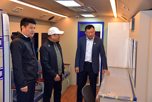 河南省工信廳中小企業(yè)局與森源鴻馬開展黨建共建活動(dòng)(圖3) 河南省工信廳中小企業(yè)局與森源鴻馬開展黨建共建活動(dòng)(圖3)