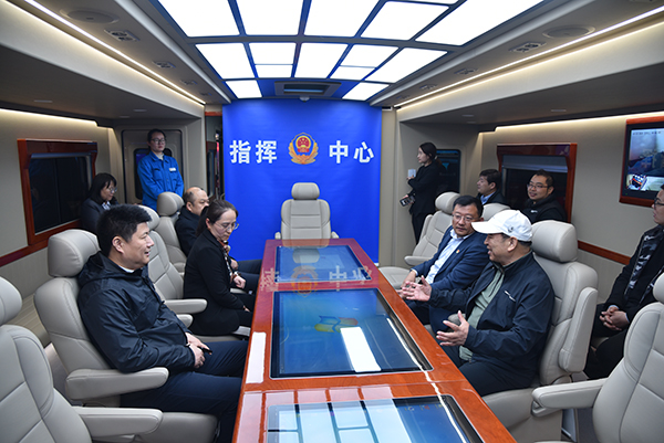 河南省工信廳中小企業(yè)局與森源鴻馬開展黨建共建活動(dòng)(圖4) 河南省工信廳中小企業(yè)局與森源鴻馬開展黨建共建活動(dòng)(圖4)