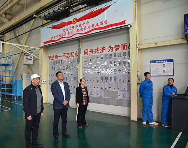 河南省工信廳中小企業(yè)局與森源鴻馬開展黨建共建活動(dòng)(圖6) 河南省工信廳中小企業(yè)局與森源鴻馬開展黨建共建活動(dòng)(圖6)