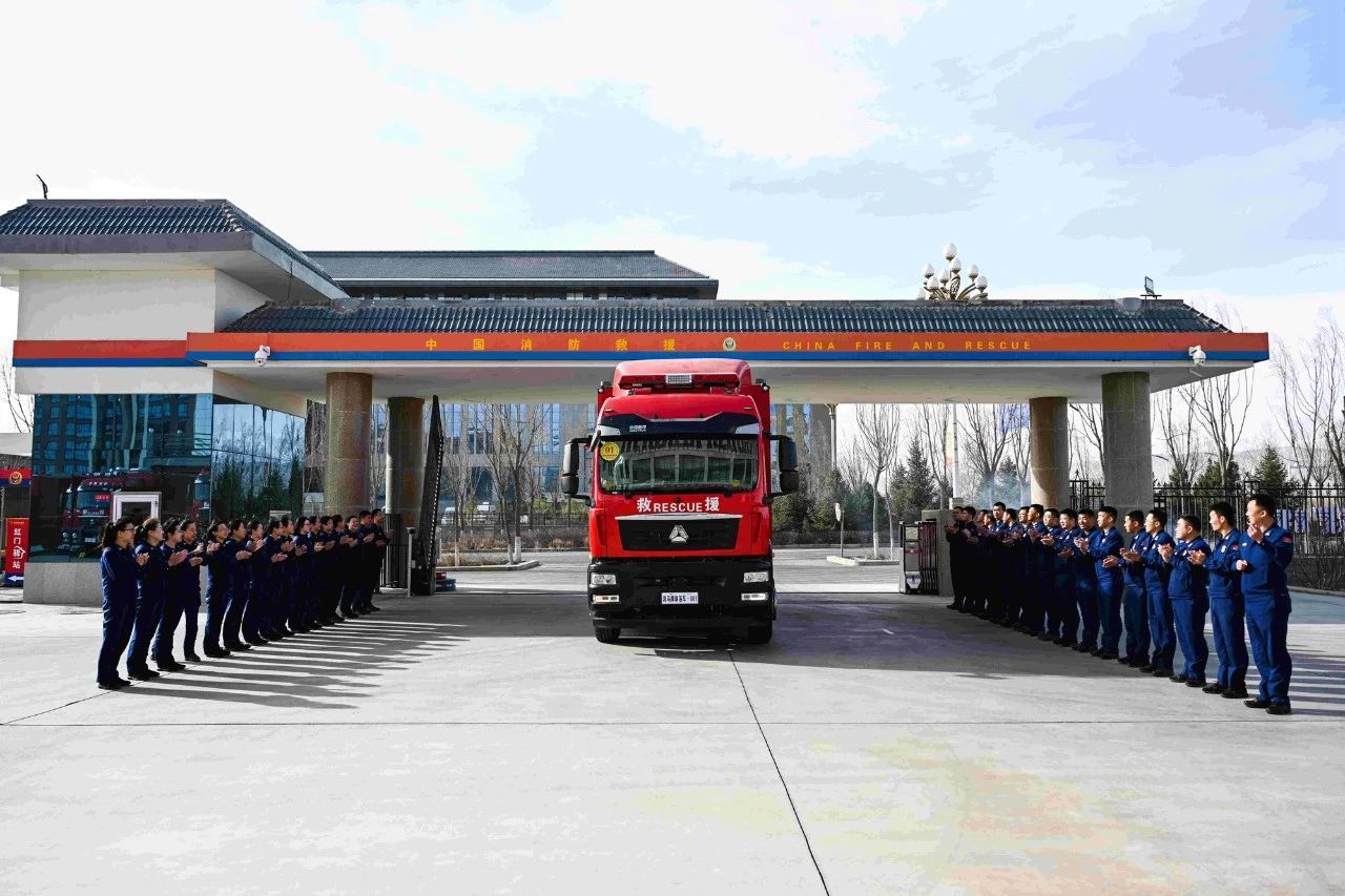 森源鴻馬淋浴車上崗—嘉峪關(guān)市消防救援支隊再添遂行應(yīng)急保障新利器(圖1) 森源鴻馬淋浴車上崗—嘉峪關(guān)市消防救援支隊再添遂行應(yīng)急保障新利器(圖1)