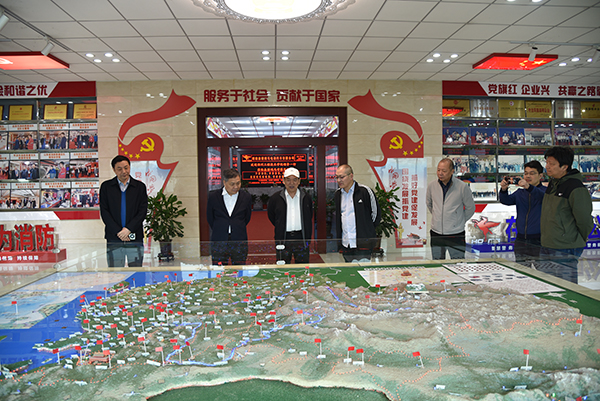 “產(chǎn)、學(xué)、研”融通發(fā)展—鄭州工程技術(shù)學(xué)院黨委書(shū)記甘勇一行蒞臨森源鴻馬參(圖7)